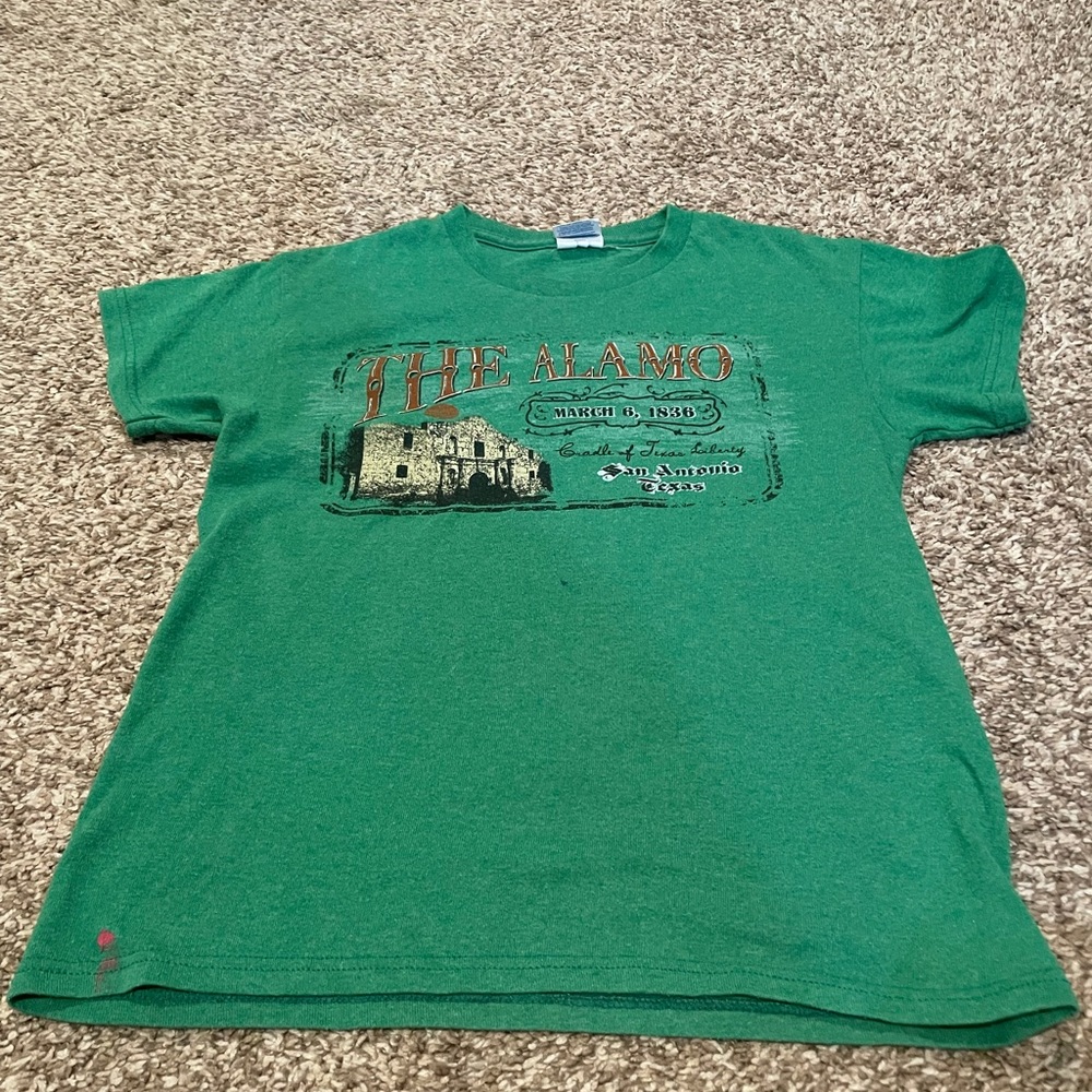 5/$25 The Alamo T-shirt Size Medium